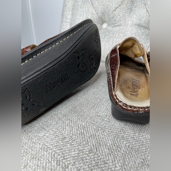 Alegria Womens SZ 35/US 4-5 Brown Black Swirl Patent Leather Clogs Slip On Shoes - Picture 5 of 5